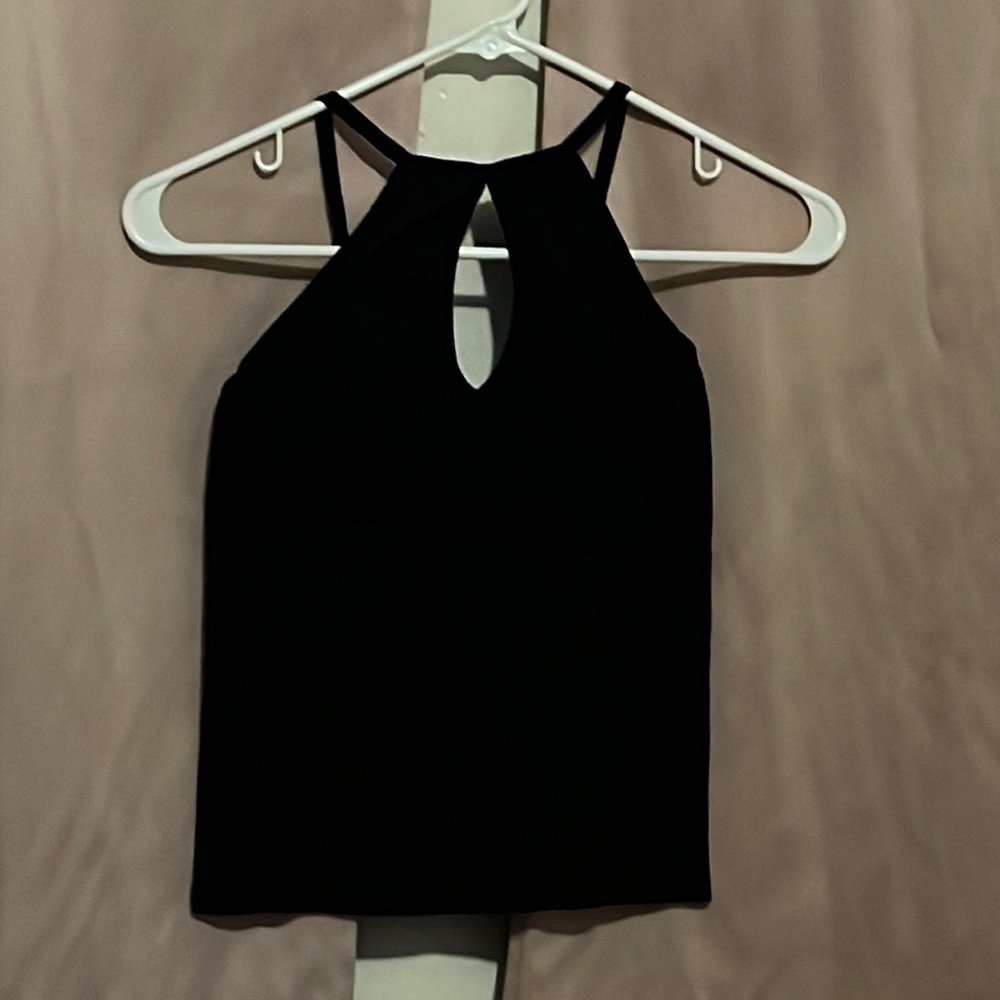 Black tight body con crop top shirt 🖤